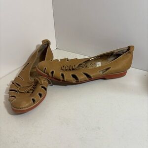 Wild Rice women’s lace up leather sandals in size 10
